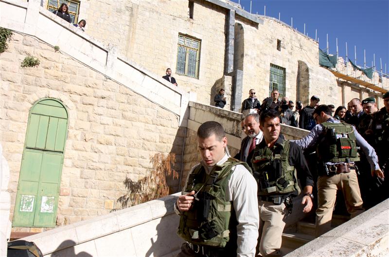 ליברמן בחברון: מתפלל לניצחון