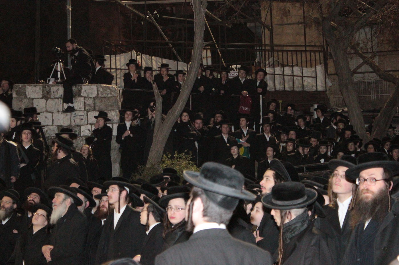 תיעוד: אלפים ב'תיקון חצות' על גזירת הגיוס