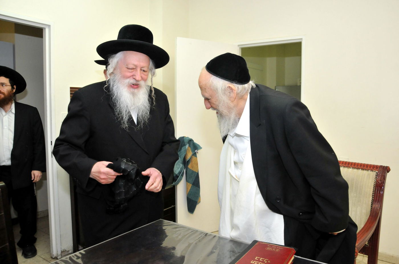 בעקבות הביקור: הגר"ש אויערבך במכתב להצביע ג'