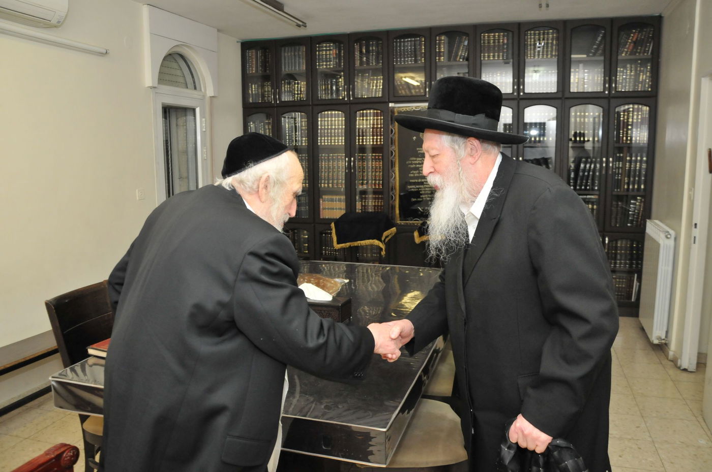 בעקבות הביקור: הגר"ש אויערבך במכתב להצביע ג'