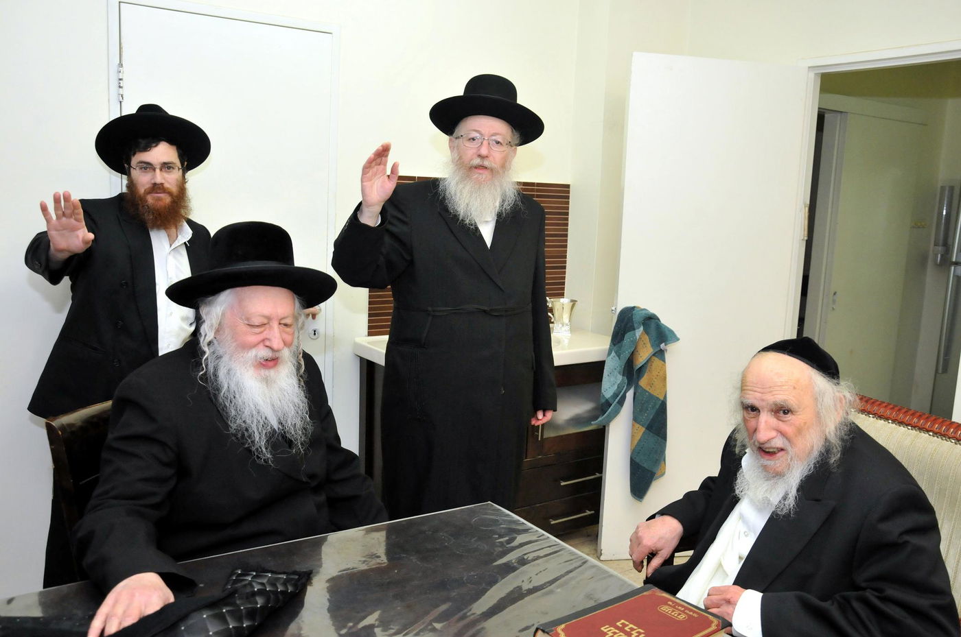 בעקבות הביקור: הגר"ש אויערבך במכתב להצביע ג'