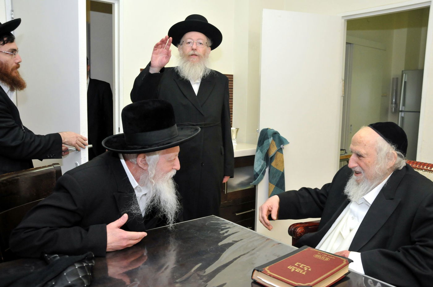 בעקבות הביקור: הגר"ש אויערבך במכתב להצביע ג'