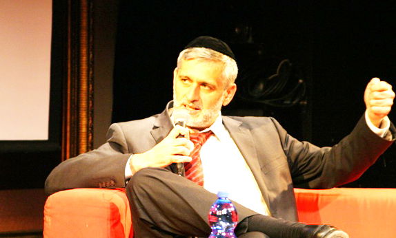 השר אלי ישי נואם בכנס