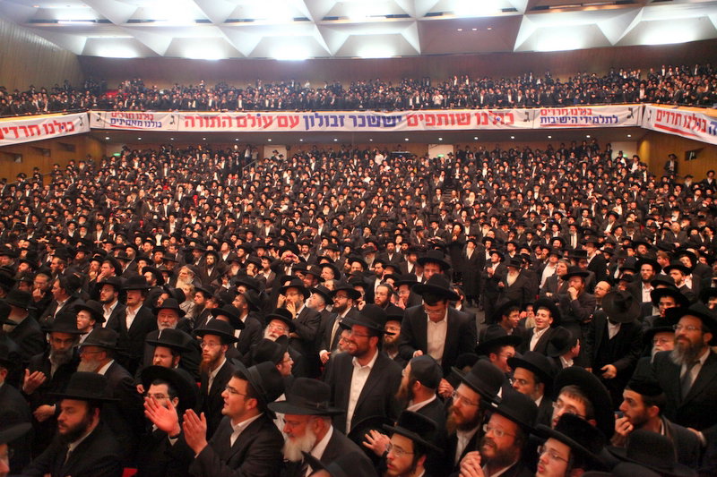 כנס ג': אחדות על הבמה, חיכוכים מאחורי הקלעים