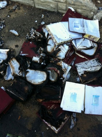 ספרי קודש של הגר"ע יוסף ובנו הועלו באש באור יהודה