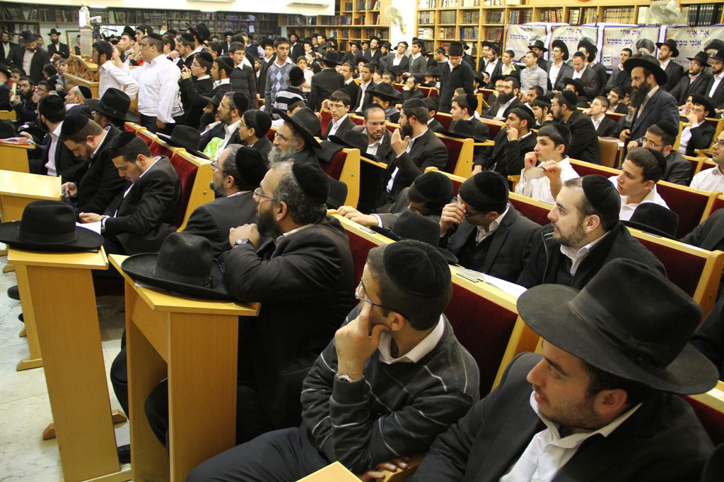 תיעוד: אלפים בכנס התלכדות סביב הנהגת הרב עובדיה