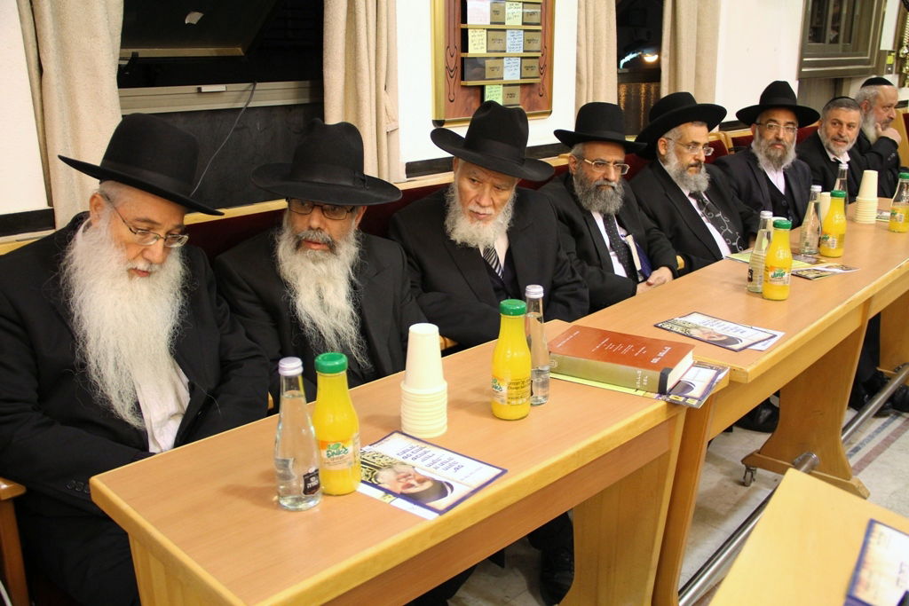 תיעוד: אלפים בכנס התלכדות סביב הנהגת הרב עובדיה