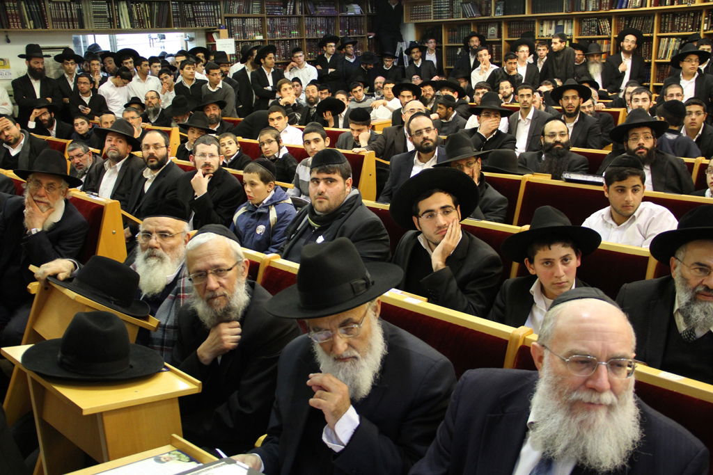 תיעוד: אלפים בכנס התלכדות סביב הנהגת הרב עובדיה