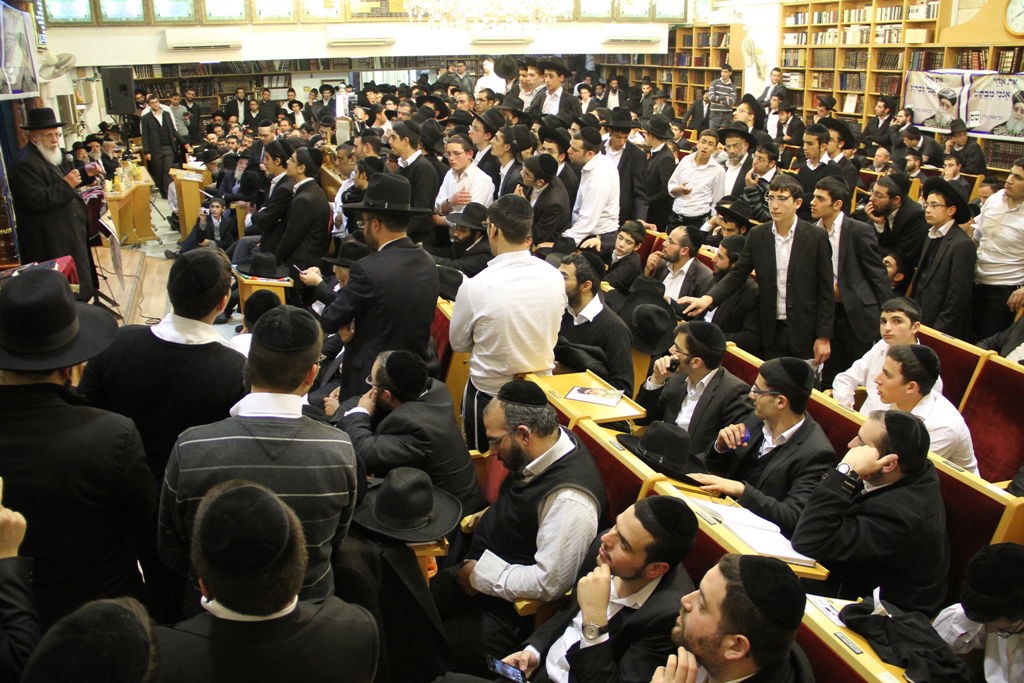 תיעוד: אלפים בכנס התלכדות סביב הנהגת הרב עובדיה