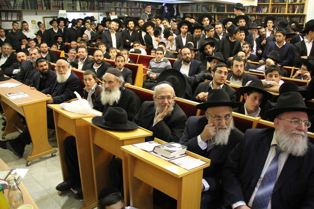 תיעוד: אלפים בכנס התלכדות סביב הנהגת הרב עובדיה