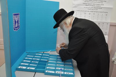 צפו בגלריה: ראשי הישיבות הלכו להצביע בקלפיות