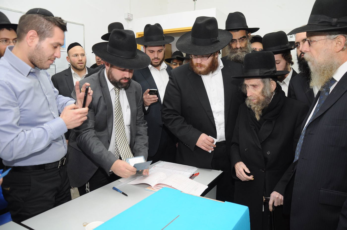 מנהיגי הדור בוחרים: מרן הרב עובדיה יוסף ומרן הרב אהרון לייב שטיינמן הצביעו