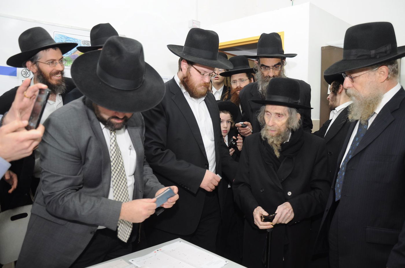 מנהיגי הדור בוחרים: מרן הרב עובדיה יוסף ומרן הרב אהרון לייב שטיינמן הצביעו