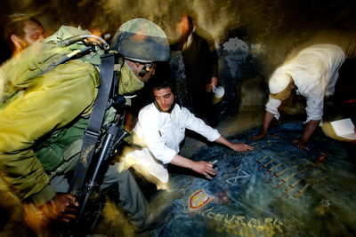 מתפללים ב'קבר יוסף