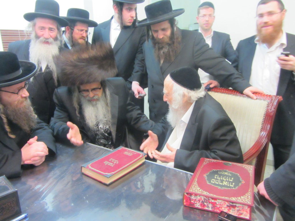 הרבי מסאטמר להגר"ש אויערבך: נשלחתי מארה"ב בשביל לחזק אתכם