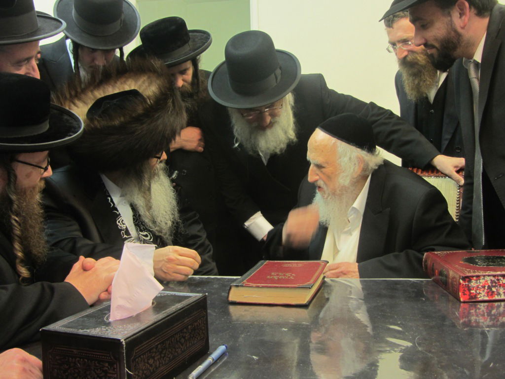 הרבי מסאטמר להגר"ש אויערבך: נשלחתי מארה"ב בשביל לחזק אתכם