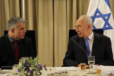 לפיד והנשיא, הערב