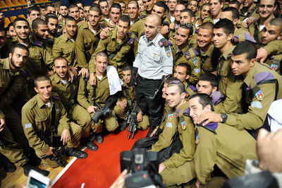 מרגש: סרן זיו שילון, שנפצע קשה ברצועה, חוגג