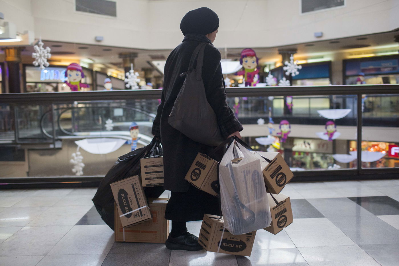 צפו: חוששים ומצטיידים בערכות מגן