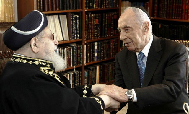 הגר"ע יוסף עם הנשיא פרס