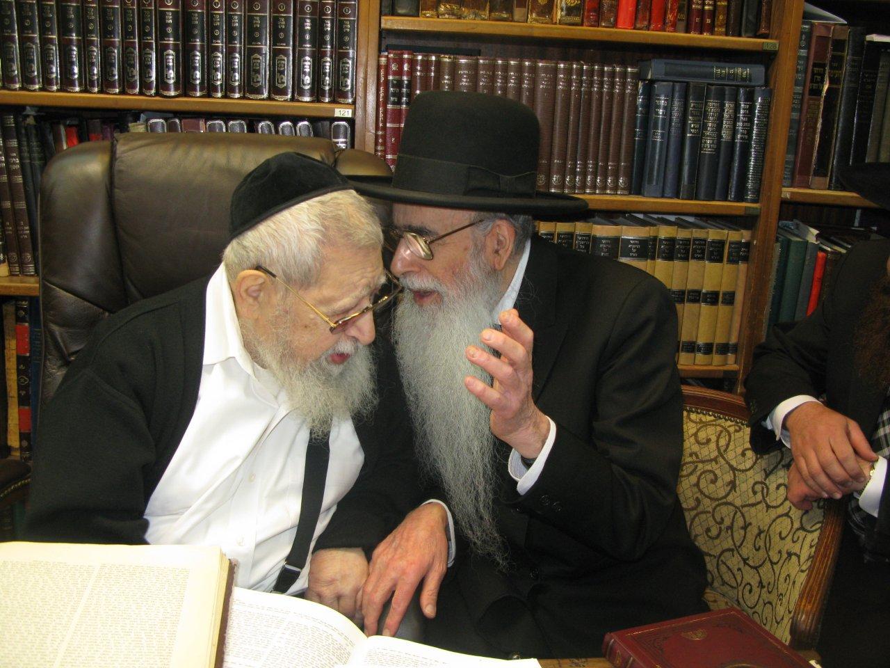 תיעוד ראשון: הרב יהודה עדס אצל הגר"ע יוסף