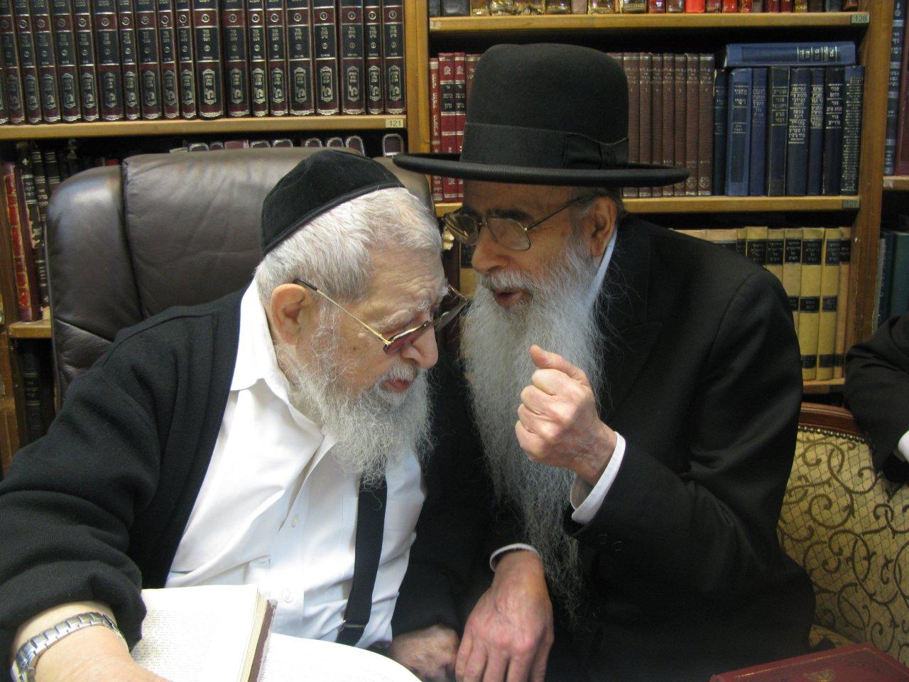 תיעוד ראשון: הרב יהודה עדס אצל הגר"ע יוסף