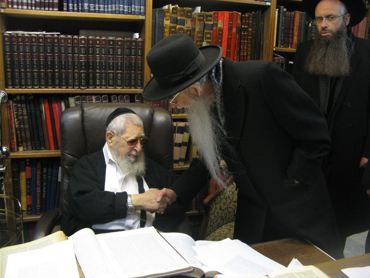 תיעוד ראשון: הרב יהודה עדס אצל הגר"ע יוסף