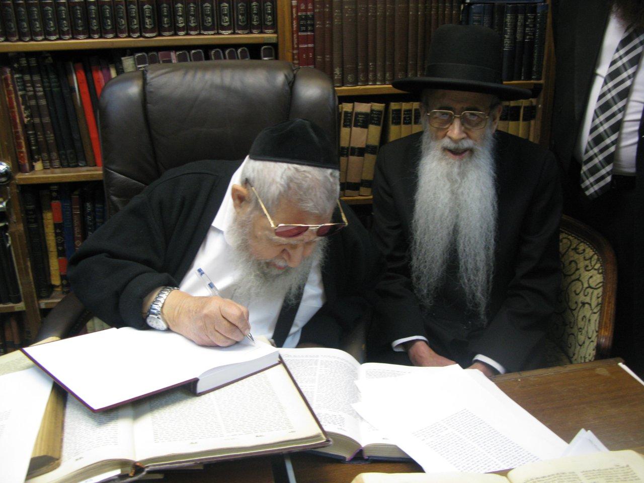 תיעוד ראשון: הרב יהודה עדס אצל הגר"ע יוסף