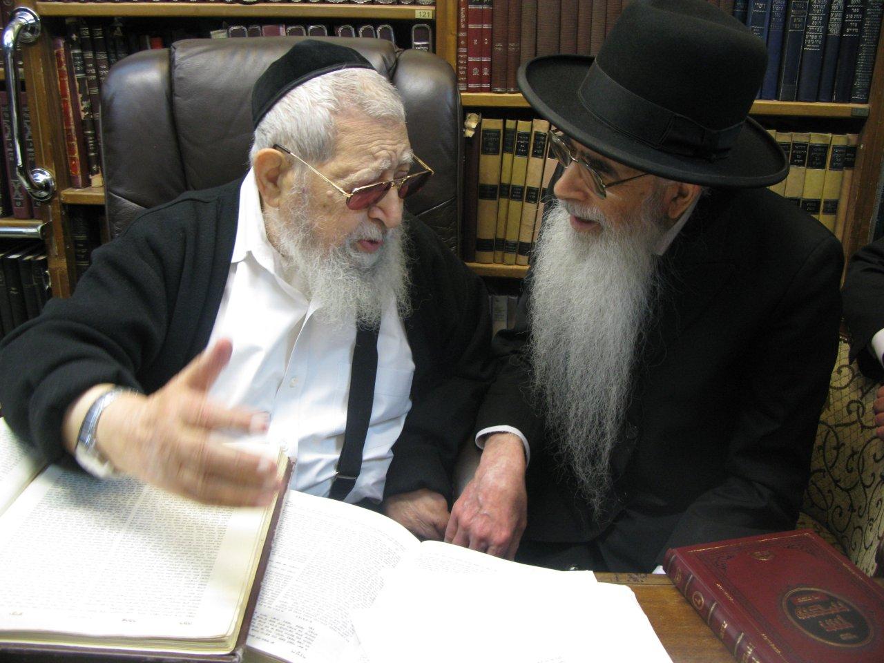 תיעוד ראשון: הרב יהודה עדס אצל הגר"ע יוסף