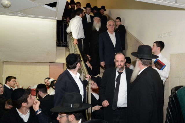 ח"כ אורי אריאל בביקור ב'מיר': מחזק את לומדי התורה