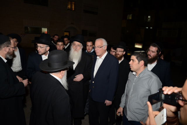 ח"כ אורי אריאל בביקור ב'מיר': מחזק את לומדי התורה