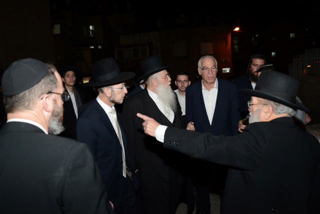 ח"כ אורי אריאל בביקור ב'מיר': מחזק את לומדי התורה