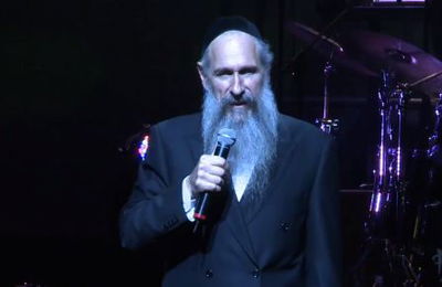 צפו: מרדכי בן דוד שר לשלום בהופעת הענק בברזיל