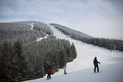 קילומטרים רבים מעל פני הים