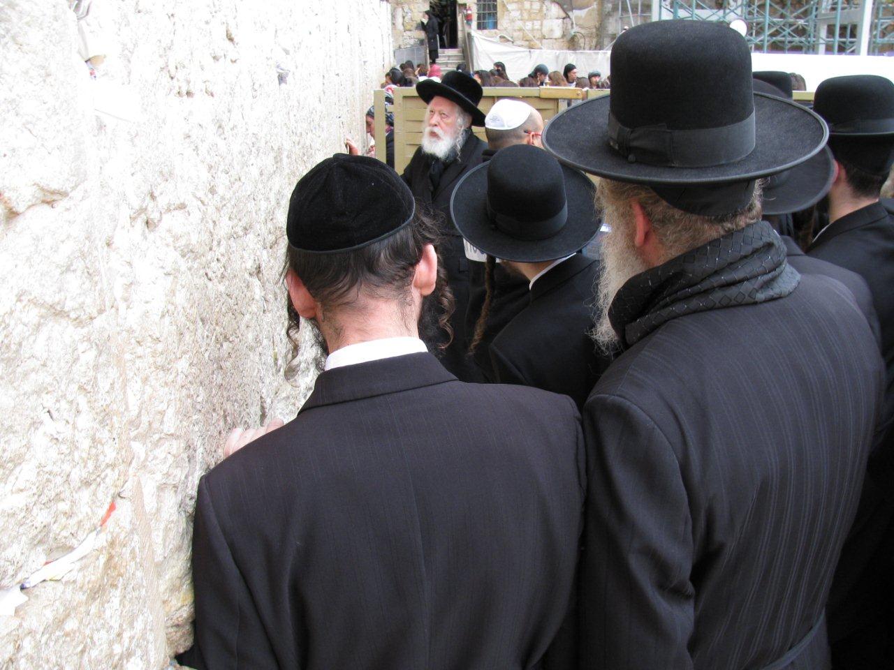 כ"ק האדמו"ר מגור נשא תפילה בכותל המערבי