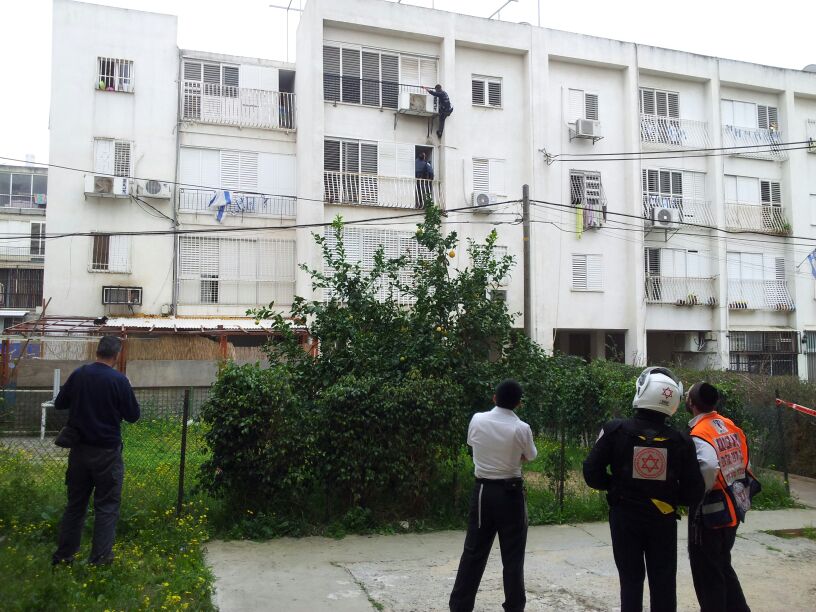 בני-ברק: איים לפוצץ בלוני גז בביתו ונלכד בפריצה משטרתית