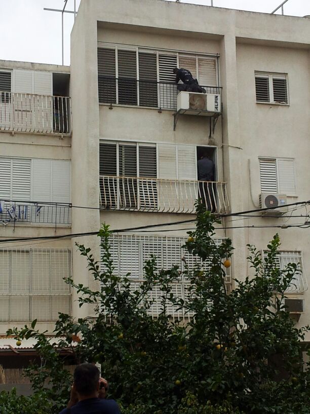 בני-ברק: איים לפוצץ בלוני גז בביתו ונלכד בפריצה משטרתית