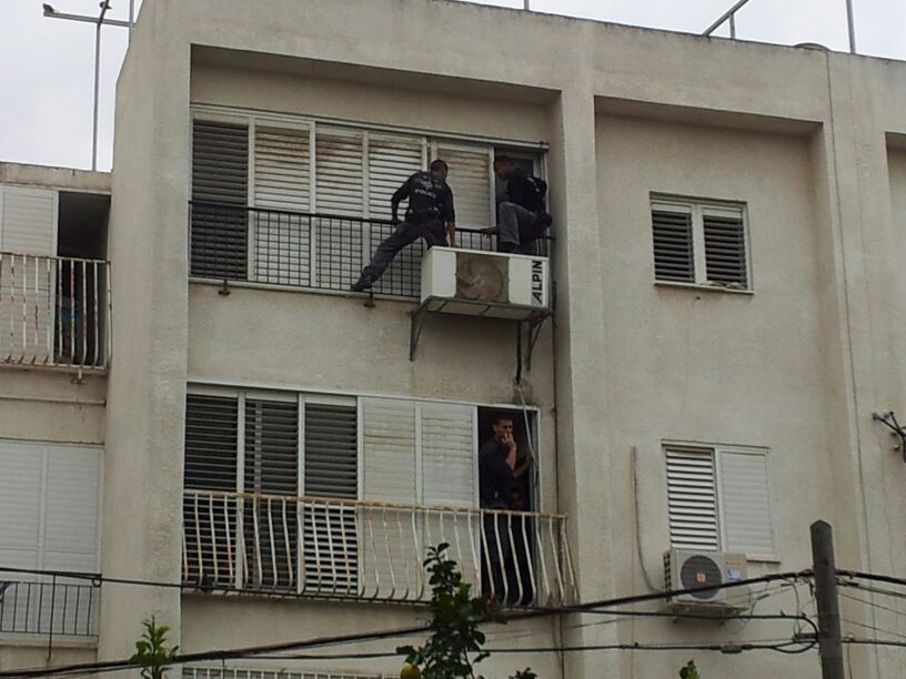 בני-ברק: איים לפוצץ בלוני גז בביתו ונלכד בפריצה משטרתית