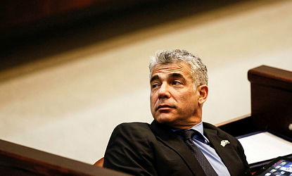 לפיד בכנסת. חיים קשים לנתניהו