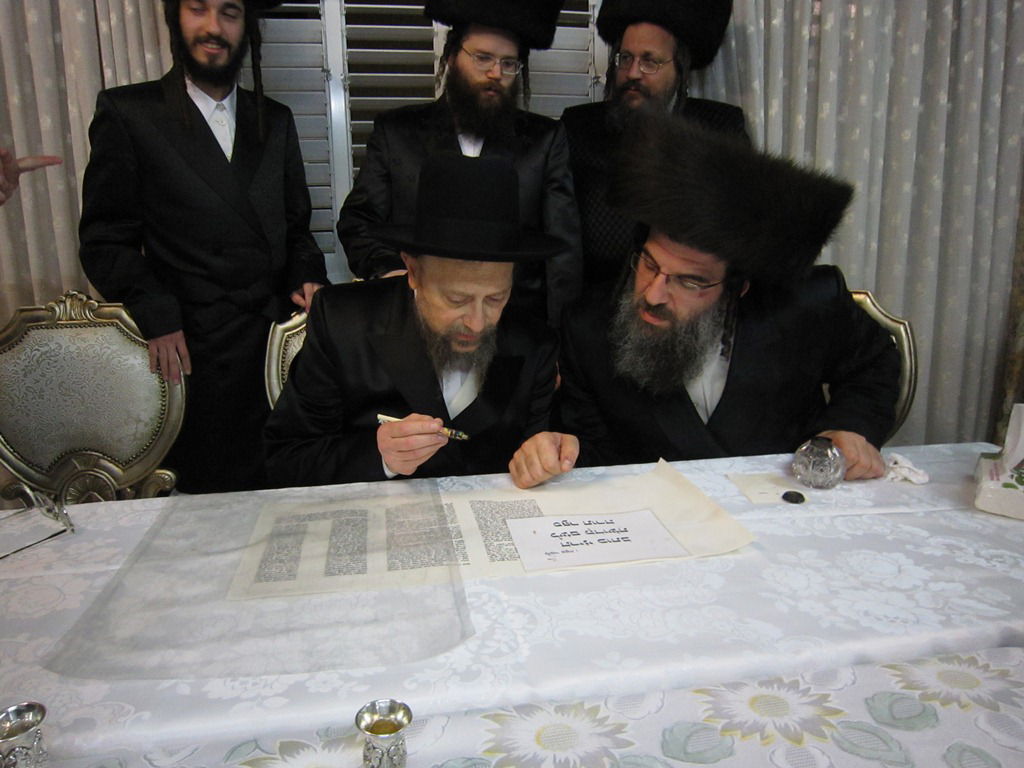 מעמד סיום כתיבת אותיות לעילוי נשמת האדמו"ר מנדבורנה זצ"ל