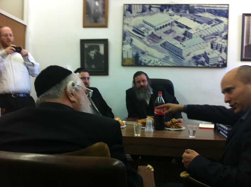 נפתיל בנט אצל ראש ישיבת 'חברון' הגר"ד כהן