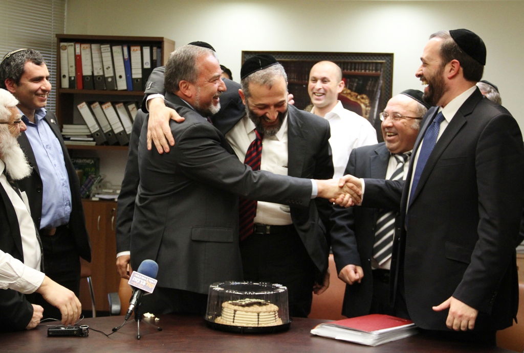 ש"ס במסיבת הפתעה לדרעי, ליברמן ביקש וודקה