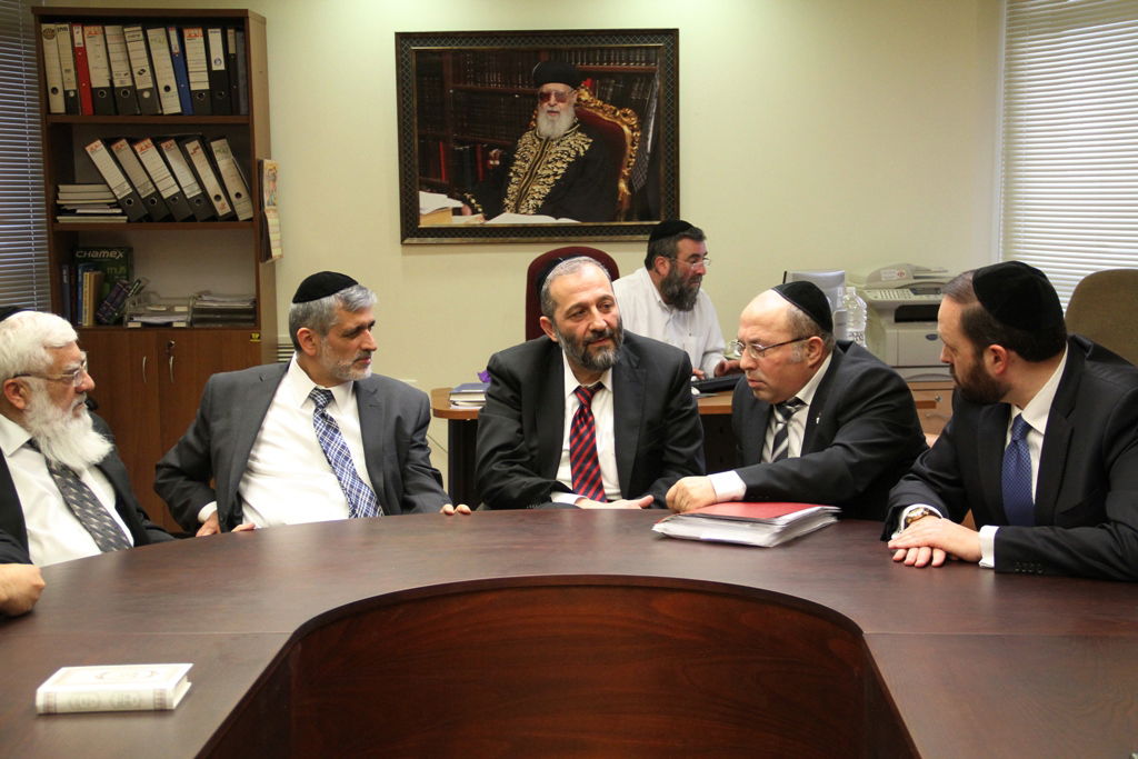 ש"ס במסיבת הפתעה לדרעי, ליברמן ביקש וודקה