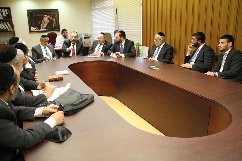 ש"ס במסיבת הפתעה לדרעי, ליברמן ביקש וודקה