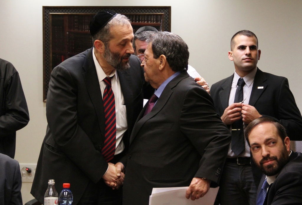 ש"ס במסיבת הפתעה לדרעי, ליברמן ביקש וודקה