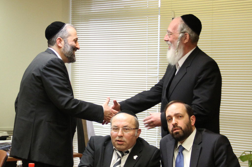 ש"ס במסיבת הפתעה לדרעי, ליברמן ביקש וודקה