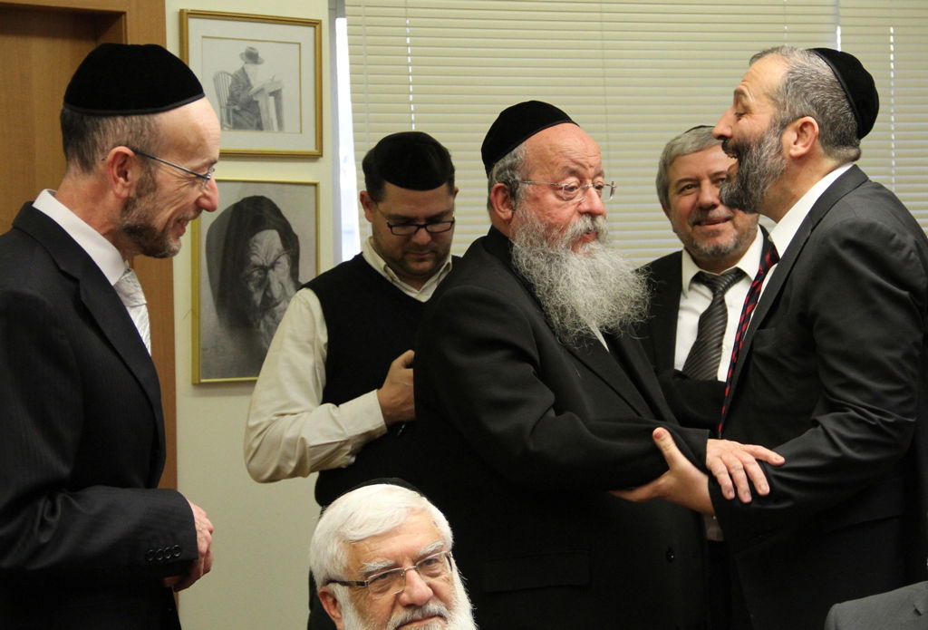 ש"ס במסיבת הפתעה לדרעי, ליברמן ביקש וודקה