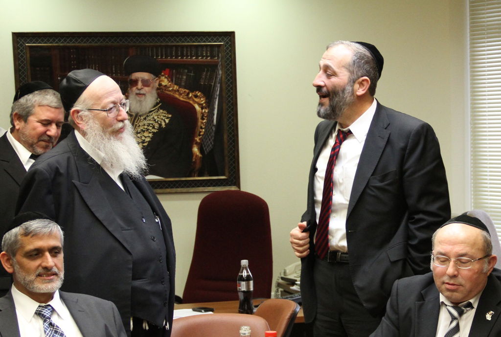 ש"ס במסיבת הפתעה לדרעי, ליברמן ביקש וודקה