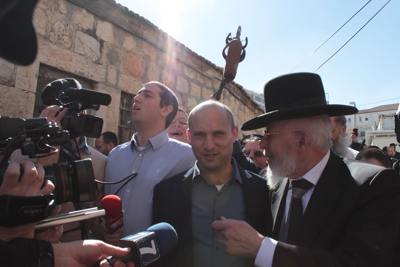 נפתלי בנט בביקור מיוחד בישיבת מיר • גלריה