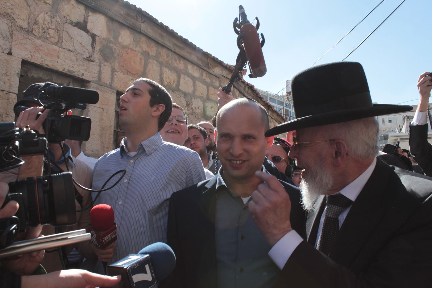 נפתלי בנט בביקור מיוחד בישיבת מיר • גלריה